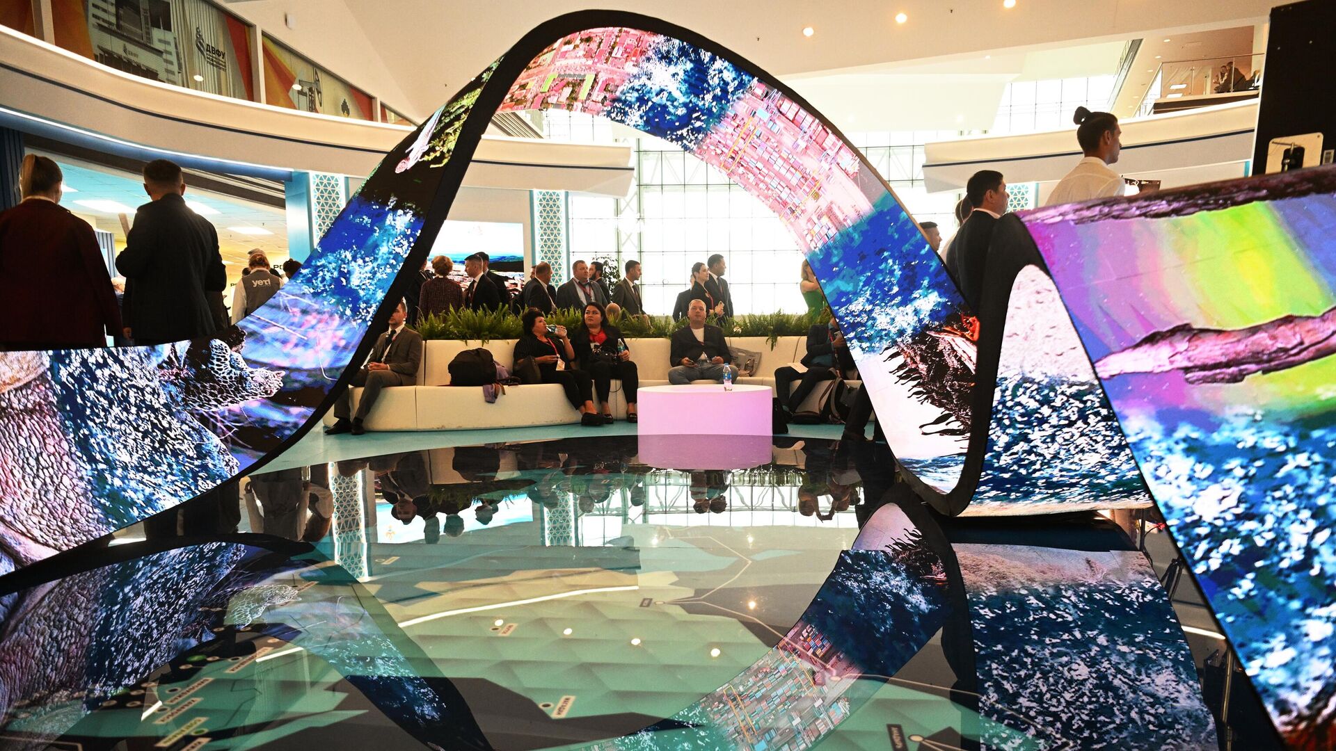 How to choose advanced LED display to create a stunning visual experience?